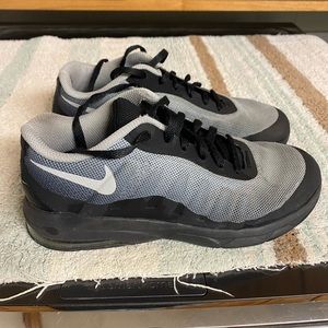 Boys/Girls size 3Y Nike sneakers! GUC!